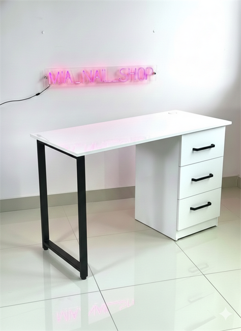 Маникюрный стол 3 ящика без розеток 10029